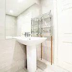 Hotel Oyo White Horse Hotel, East 3*
