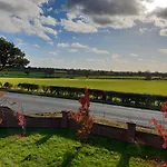 Oyo White Horse Hotel, East Hotel Thirsk