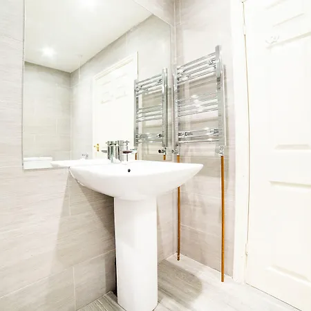 호텔 Oyo White Horse Hotel, East 3*