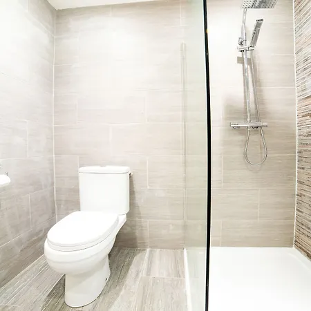 Oyo White Horse Hotel, East 3* 서스크