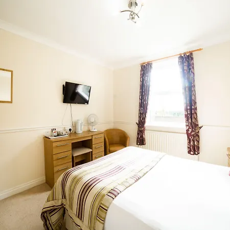 Отель Oyo White Horse Hotel, East 3*