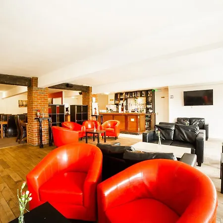 Oyo White Horse Hotel, East 3*