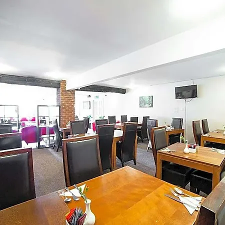 Oyo White Horse Hotel, East 3* ת'ירסק