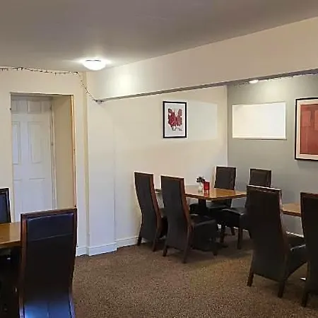 Oyo White Horse Hotel, East 3* ת'ירסק