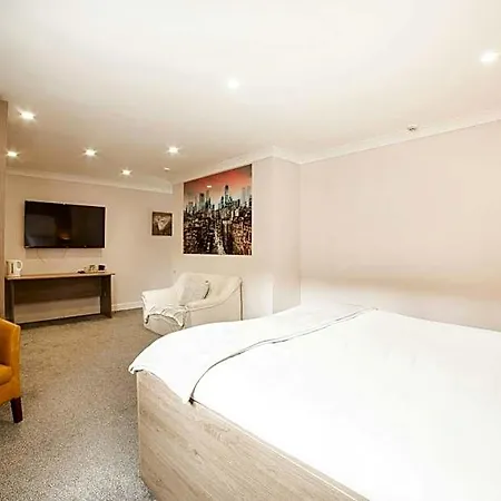 Oyo White Horse Hotel, East 3* 서스크