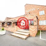 Отель Oyo White Horse Hotel, East