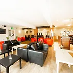 Oyo White Horse Hotel, East 3* Тирск