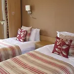 Отель Oyo White Horse Hotel, East 3*