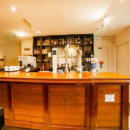 Oyo White Horse Hotel, East 瑟斯克