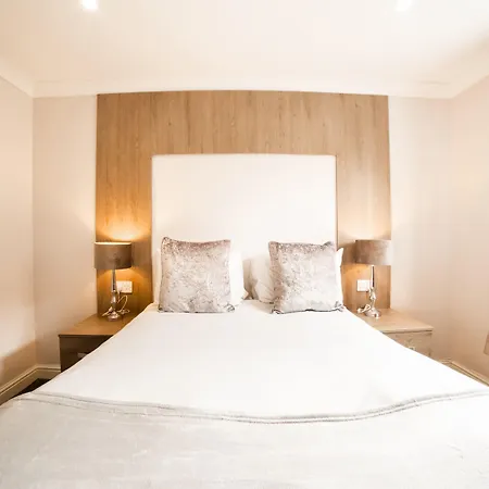 Oyo White Horse Hotel, East 3* 瑟斯克